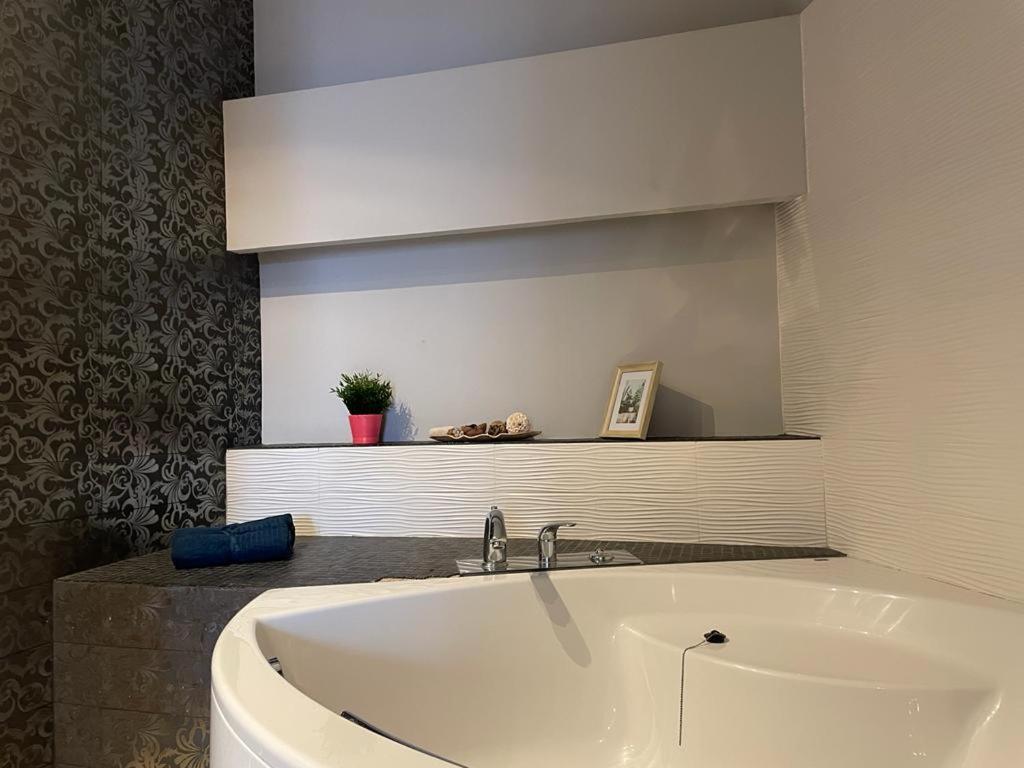 By La Rambla Rooms บาร์เซโลนา ภายนอก รูปภาพ