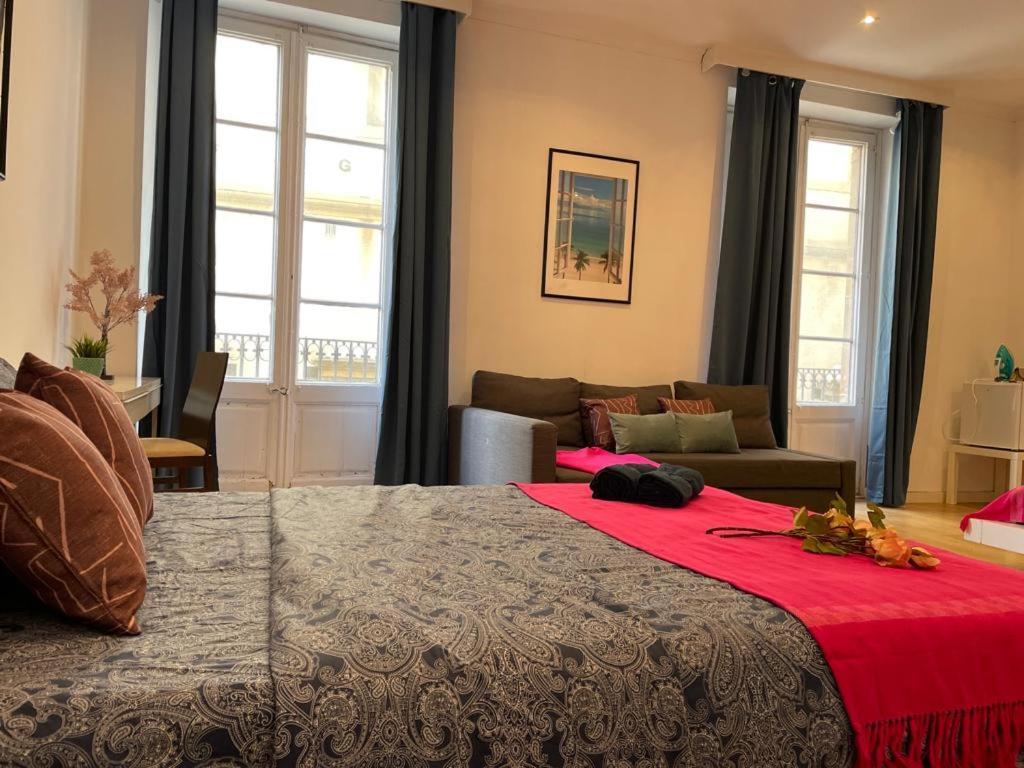 By La Rambla Rooms บาร์เซโลนา ภายนอก รูปภาพ